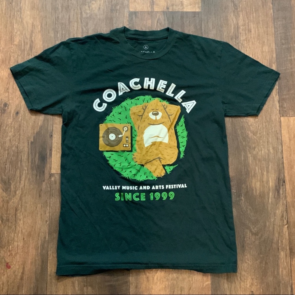 Coachella Green Valley Music and Arts Festival Green T Shirt Top Size Small